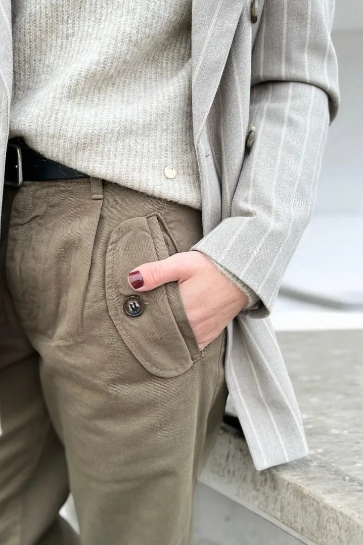 Carmen Chino Pant  Ankle | Sea Turtle | Bukser fra Mos Mosh