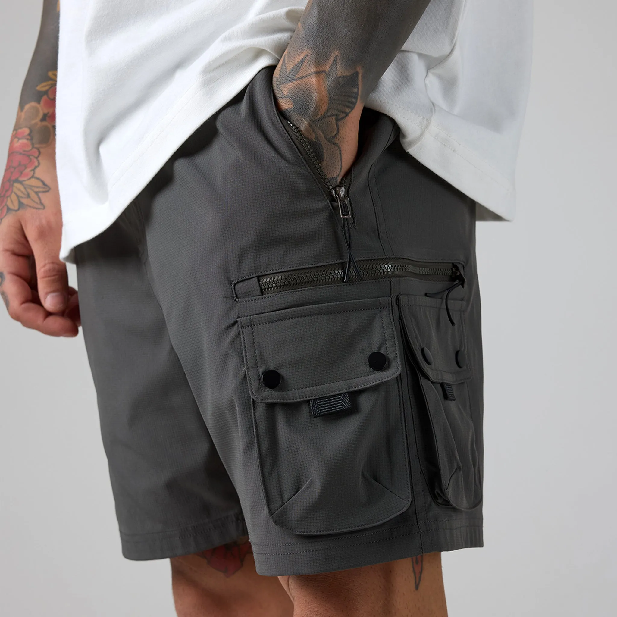 Mesh Pocket Cargo Short | Grey