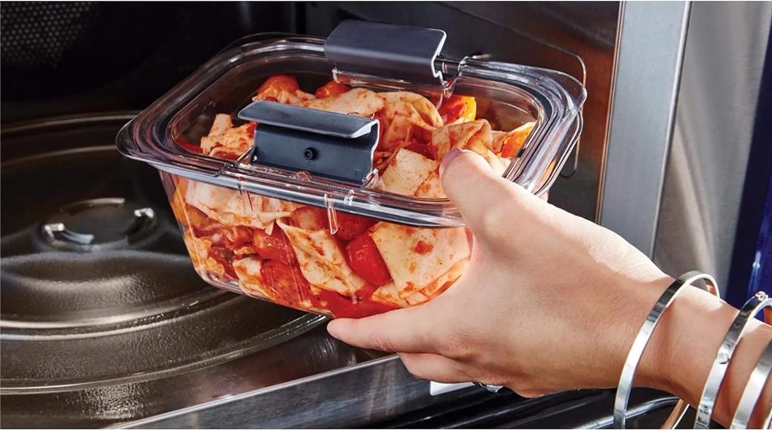 Rubbermaid Brilliance Food Storage Containers, BPA Free, Airtight Lids, Ideal for Lunch, Meal Prep & Leftovers, Set of 5 (3.2 Cup)